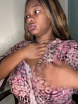 CharismaaBanx online show from December 8, 2024, 10:41 am