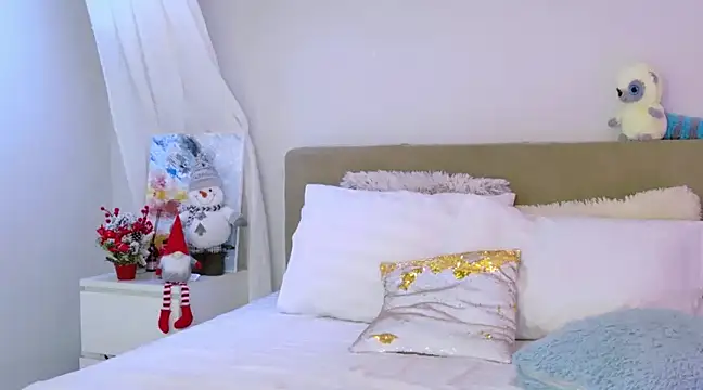 Snapshot of LuisaSin chatting on December 11, 2024, 7:20 am LuisaSin online show from December 11, 2024, 7:20 am