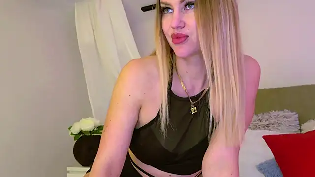 Snapshot of LuisaSin chatting on January 17, 2025, 2:39 pm LuisaSin online show from January 17, 2025, 2:39 pm