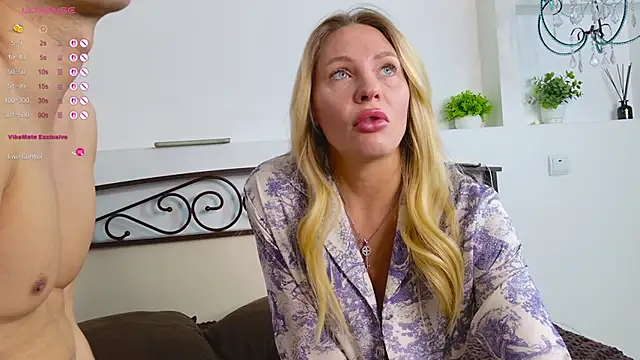 Snapshot of Hotel__California chatting on February 8, 2026, 6:28 am Hotel California online show from February 8, 2026, 6:28 am