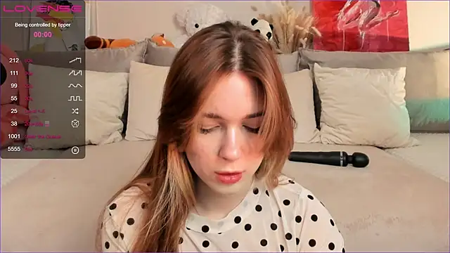 Frau Lina online show from November 16, 2025, 2:33 pm