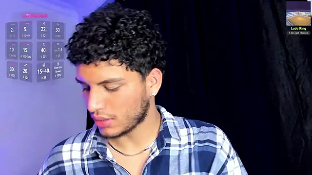 Snapshot of Curlblue chatting on February 12, 2025, 3:40 am Curlblue online show from February 12, 2025, 3:40 am
