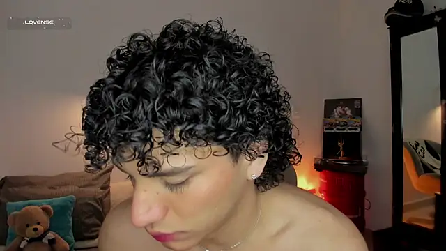 Curlblue online show from December 16, 2025, 1:32 am