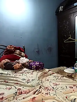 Snapshot of HottyOlly chatting on November 1, 2025, 11:01 am HottyOlly online show from November 1, 2025, 11:01 am