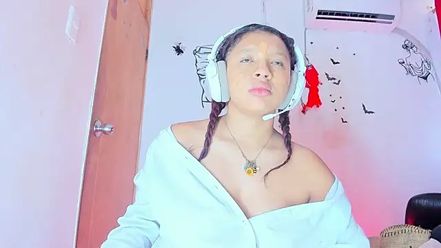 Emily Coper18 online show from January 12, 2026, 1:27 pm