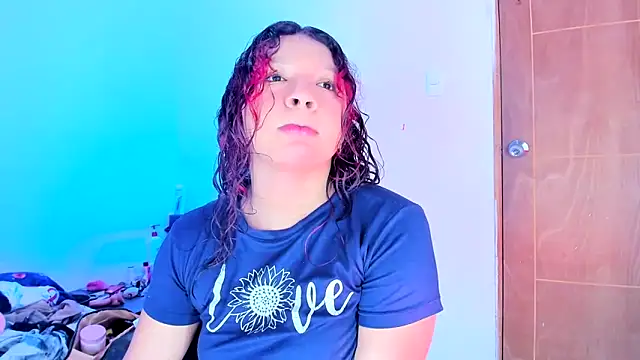 Snapshot of Emily_Coper18 chatting on May 10, 2026, 2:11 pm Emily Coper18 online show from May 10, 2026, 2:11 pm