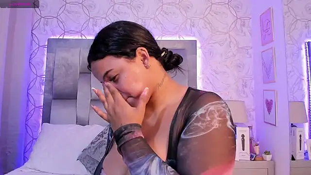 EmmaWeest online show from December 12, 2024, 8:10 pm