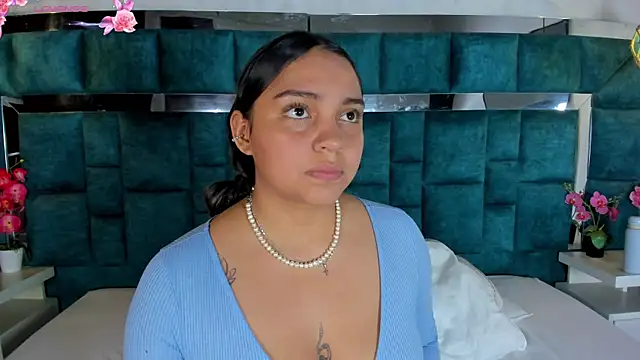 Snapshot of Abril_Gomez06 chatting on May 22, 2026, 8:14 pm Abril Gomez06 online show from May 22, 2026, 8:14 pm