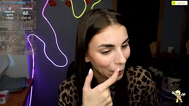 EmmyGreans online show from November 25, 2025, 12:38 pm