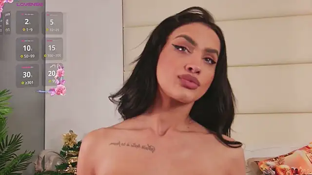 Snapshot of AylinRoss chatting on December 19, 2024, 8:45 am AylinRoss online show from December 19, 2024, 8:45 am