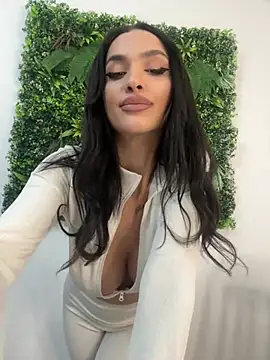 Snapshot of AylinRoss chatting on December 31, 2024, 12:04 pm AylinRoss online show from December 31, 2024, 12:04 pm