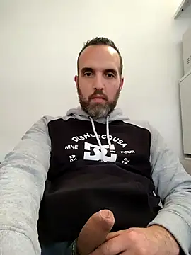 leon3875 online show from September 30, 2025, 3:28 pm