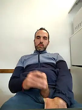 leon3875 online show from October 28, 2025, 3:25 pm