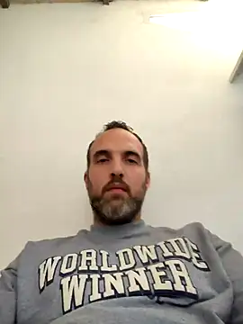 leon3875 online show from November 3, 2025, 3:46 pm