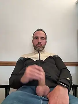 leon3875 online show from March 5, 2026, 3:19 pm