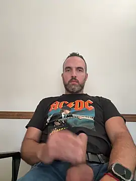 leon3875 online show from March 30, 2026, 3:24 pm