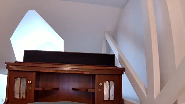 sun place online show from December 3, 2025, 8:23 am