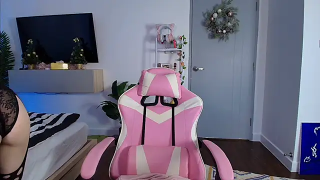 juicyshow  online show from December 3, 2025, 12:40 am