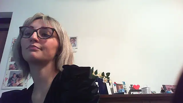 Snapshot of sexy_blondie92 chatting on January 3, 2025, 11:44 pm sexy blondie92 online show from January 3, 2025, 11:44 pm