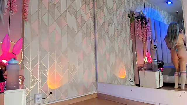 Broklinwhite  online show from November 27, 2025, 1:13 pm