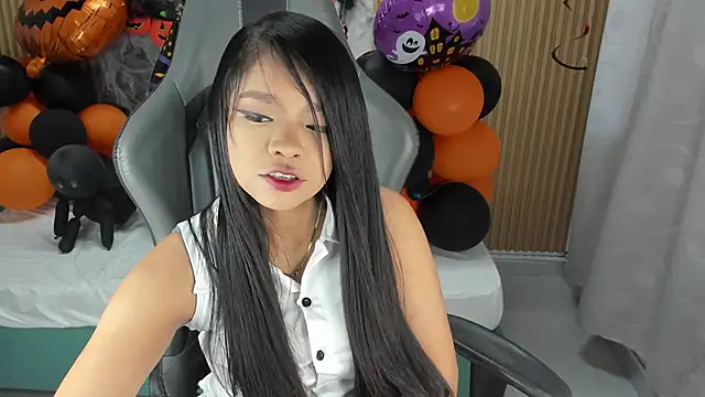 Lili 16 online show from October 24, 2025, 11:06 am