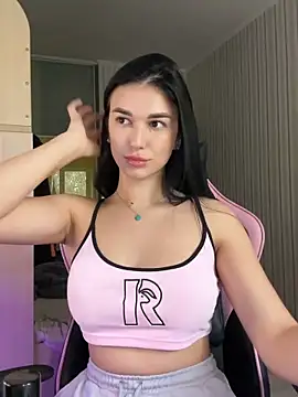 Julietta a online show from October 31, 2025, 8:15 am