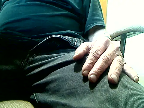 Snapshot of markluvskitty chatting on January 5, 2026, 5:27 pm markluvskitty online show from January 5, 2026, 5:27 pm