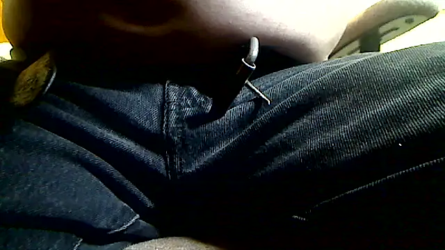 Snapshot of markluvskitty chatting on April 13, 2026, 12:10 pm markluvskitty online show from April 13, 2026, 12:10 pm