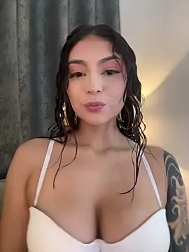Snapshot of CHERRYY_BOMB_ chatting on June 8, 2026, 3:23 pm CHERRYY BOMB online show from June 8, 2026, 3:23 pm