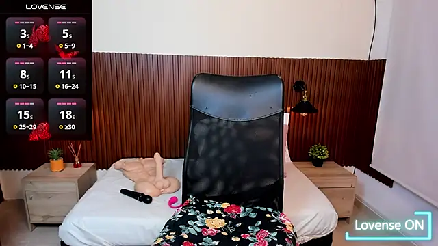 chanel brunette online show from November 13, 2025, 7:24 pm