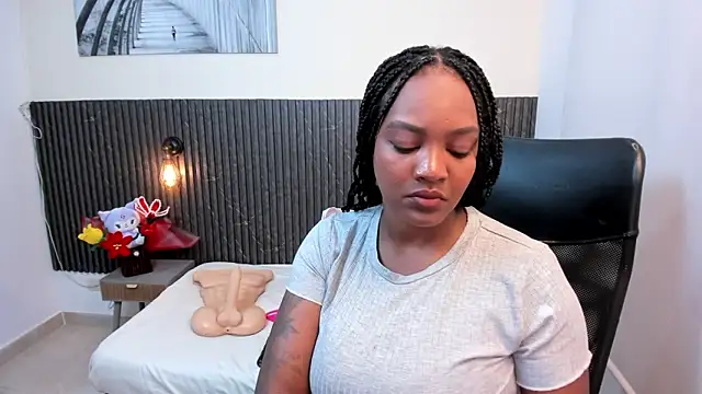 chanel brunette online show from March 5, 2026, 12:23 pm