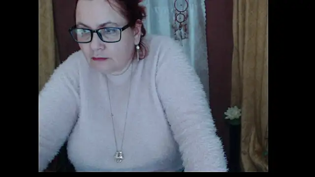 Snapshot of PlayfullMature chatting on February 6, 2026, 9:40 pm PlayfullMature online show from February 6, 2026, 9:40 pm