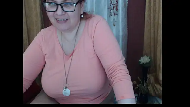 Snapshot of PlayfullMature chatting on February 21, 2026, 8:43 pm PlayfullMature online show from February 21, 2026, 8:43 pm