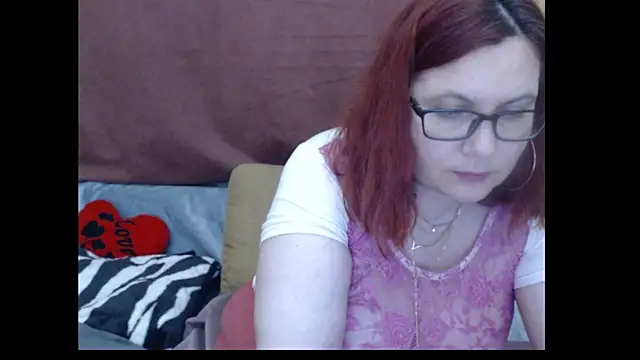 Snapshot of PlayfullMature chatting on April 24, 2026, 8:11 pm PlayfullMature online show from April 24, 2026, 8:11 pm