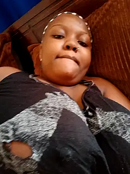 queennapal online show from April 5, 2026, 6:21 am