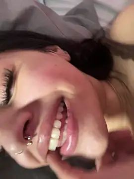 Snapshot of ThickerThanYoBitch chatting on January 18, 2025, 6:43 pm ThickerThanYoBitch online show from January 18, 2025, 6:43 pm