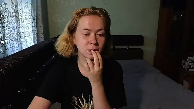 Riley Roo online show from July 15, 2026, 6:07 am