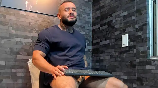 BruceDallas online show from April 28, 2026, 2:27 am