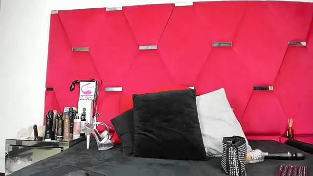 Karoll69  online show from February 26, 2026, 3:05 am