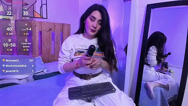 emily amaya online show from April 13, 2026, 8:58 pm