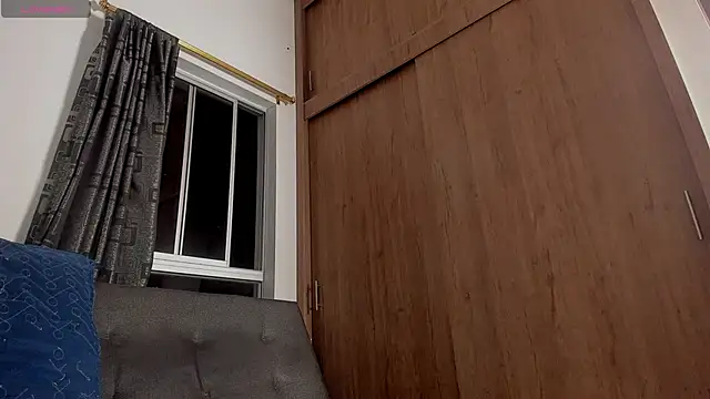 curt xxx online show from November 11, 2025, 2:44 am