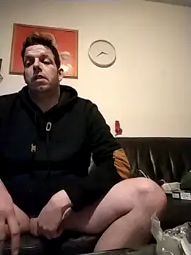 Knuffelstaaf123 online show from January 5, 2025, 9:47 pm