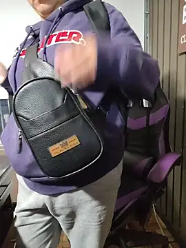 Snapshot of Cute_Penelope chatting on December 17, 2025, 11:05 am Cute Penelope online show from December 17, 2025, 11:05 am