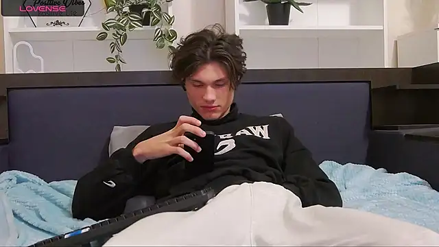 CalvinCay online show from December 7, 2024, 12:19 am