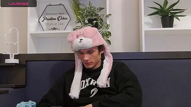 CalvinCay online show from December 9, 2024, 8:01 pm