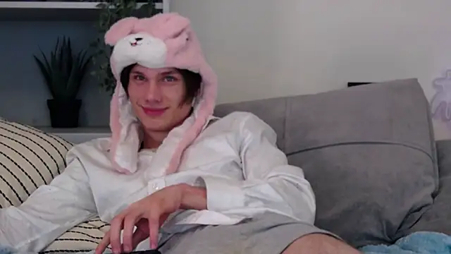 CalvinCay online show from December 10, 2024, 11:51 pm