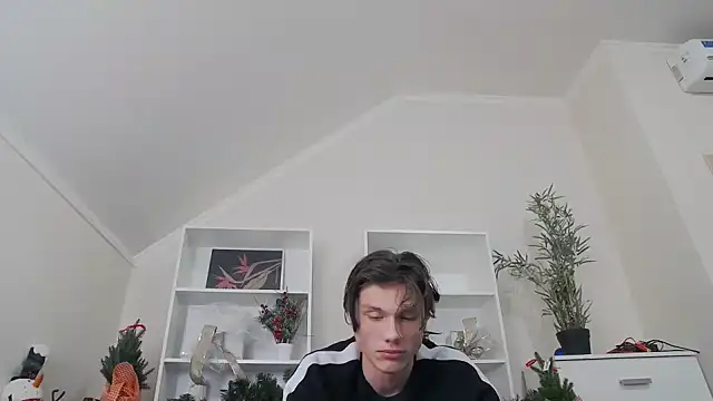 CalvinCay online show from December 31, 2024, 2:19 am