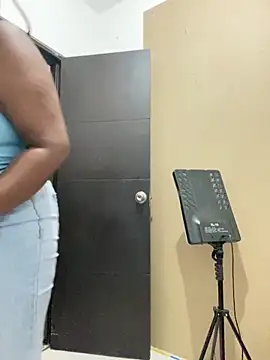 emilyrojas online show from June 18, 2026, 12:42 pm
