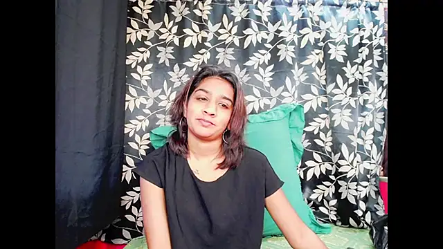 cherryblossum143 online show from November 4, 2025, 6:45 am