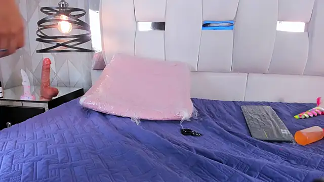 RileyThompson1 online show from March 15, 2025, 9:19 am